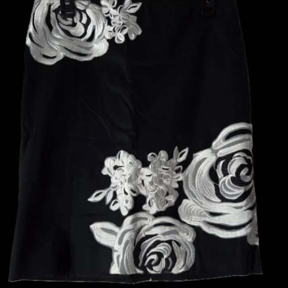 NWOT White House Black Market Black Skirt with White Floral Embroidery - Picture 9 of 11